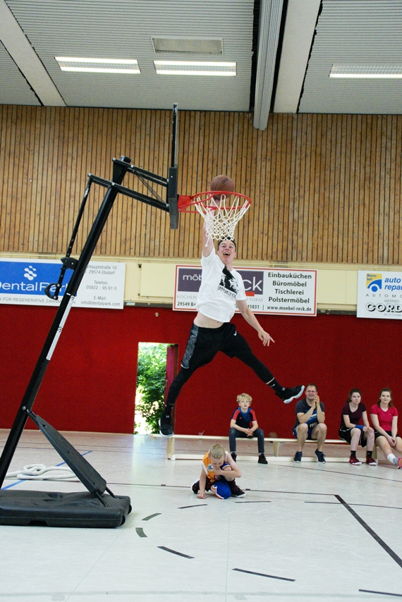 03.06.2017: Abschlussdaddeln / Dunking-Wettbewerb - Jan-Lukas Villette